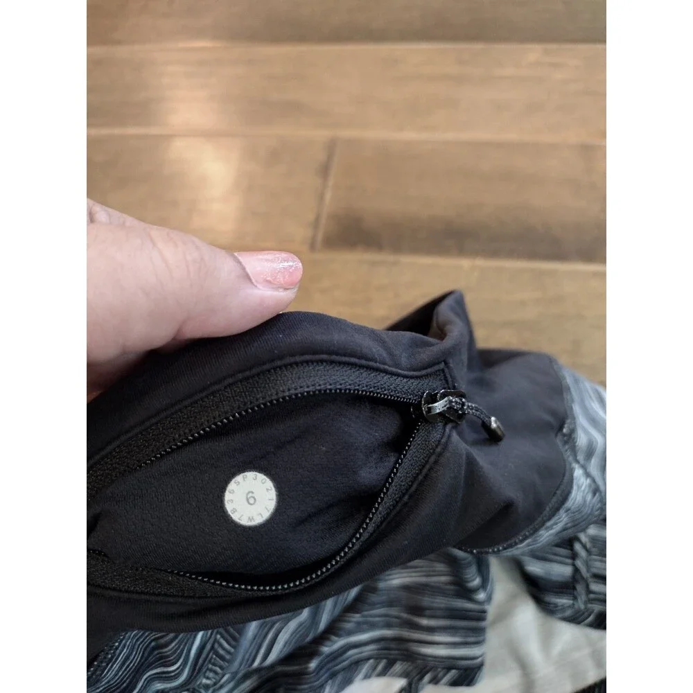 LULULEMON Women's Run Times alpine black gray striped 4